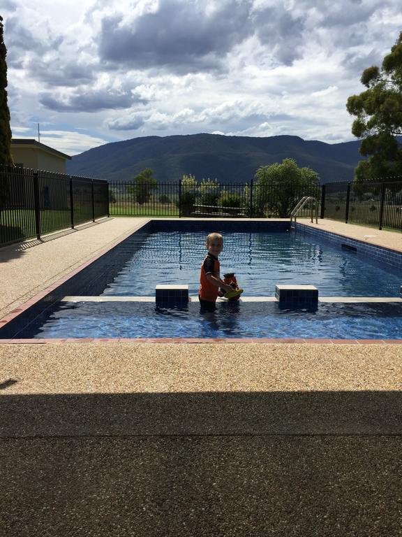 Mountain View Motel Corryong Exterior photo