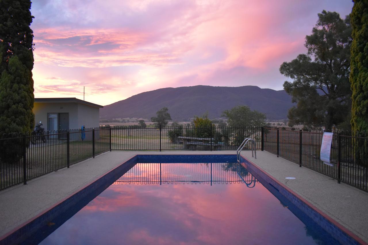 Mountain View Motel Corryong Exterior photo