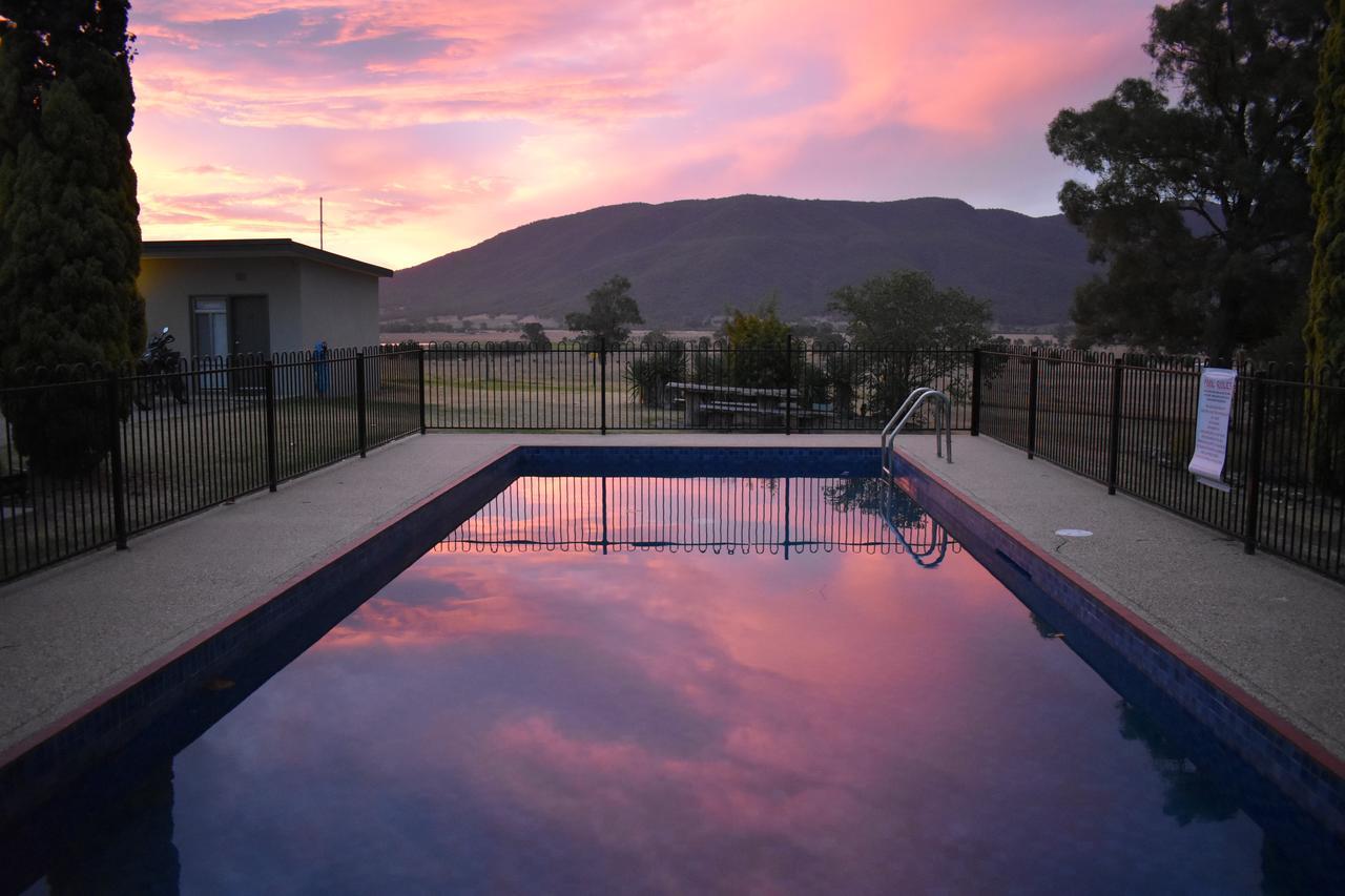 Mountain View Motel Corryong Exterior photo
