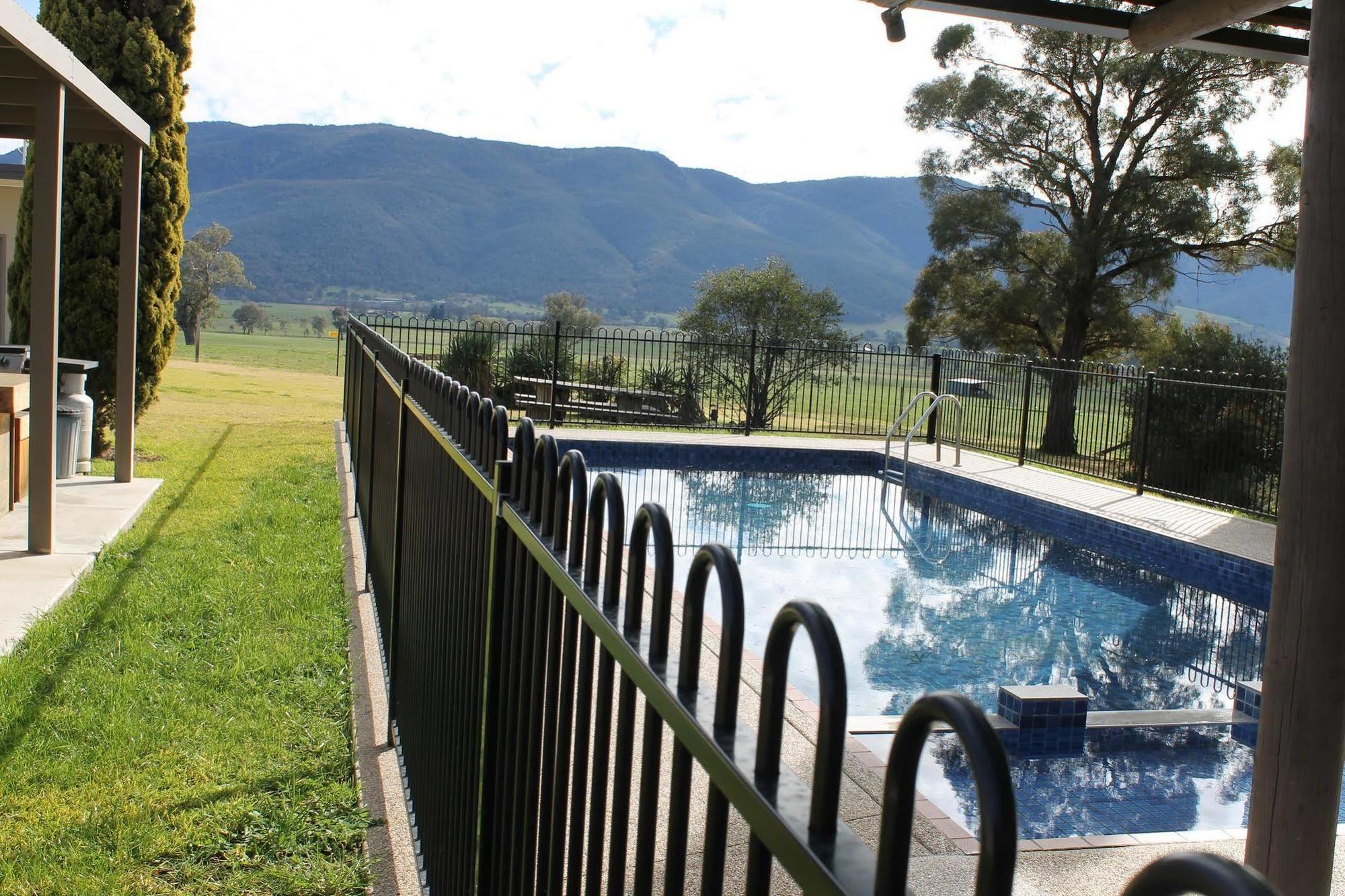 Mountain View Motel Corryong Exterior photo