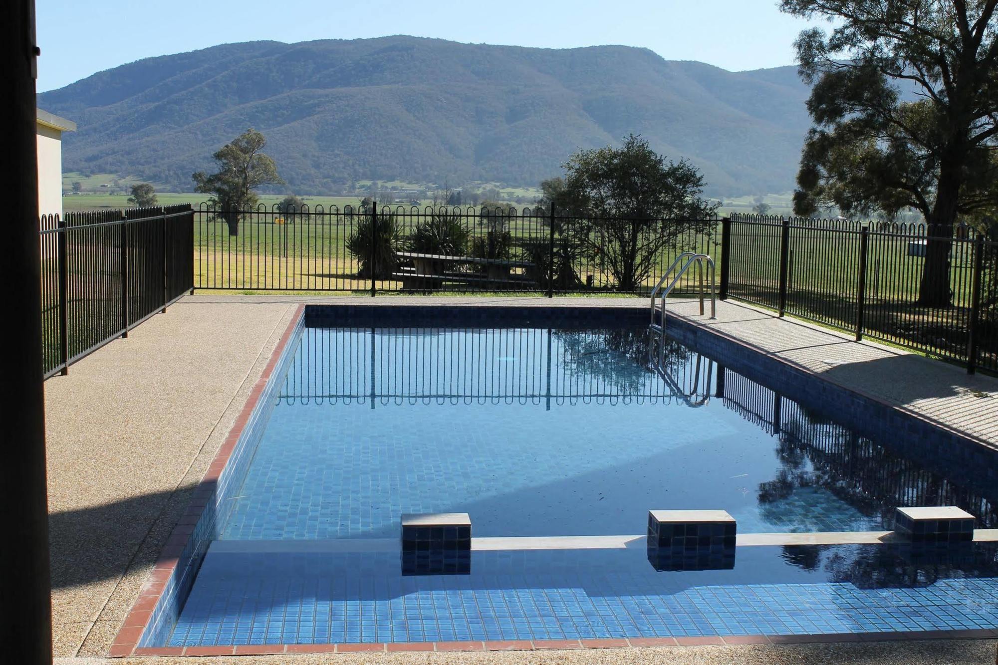 Mountain View Motel Corryong Exterior photo