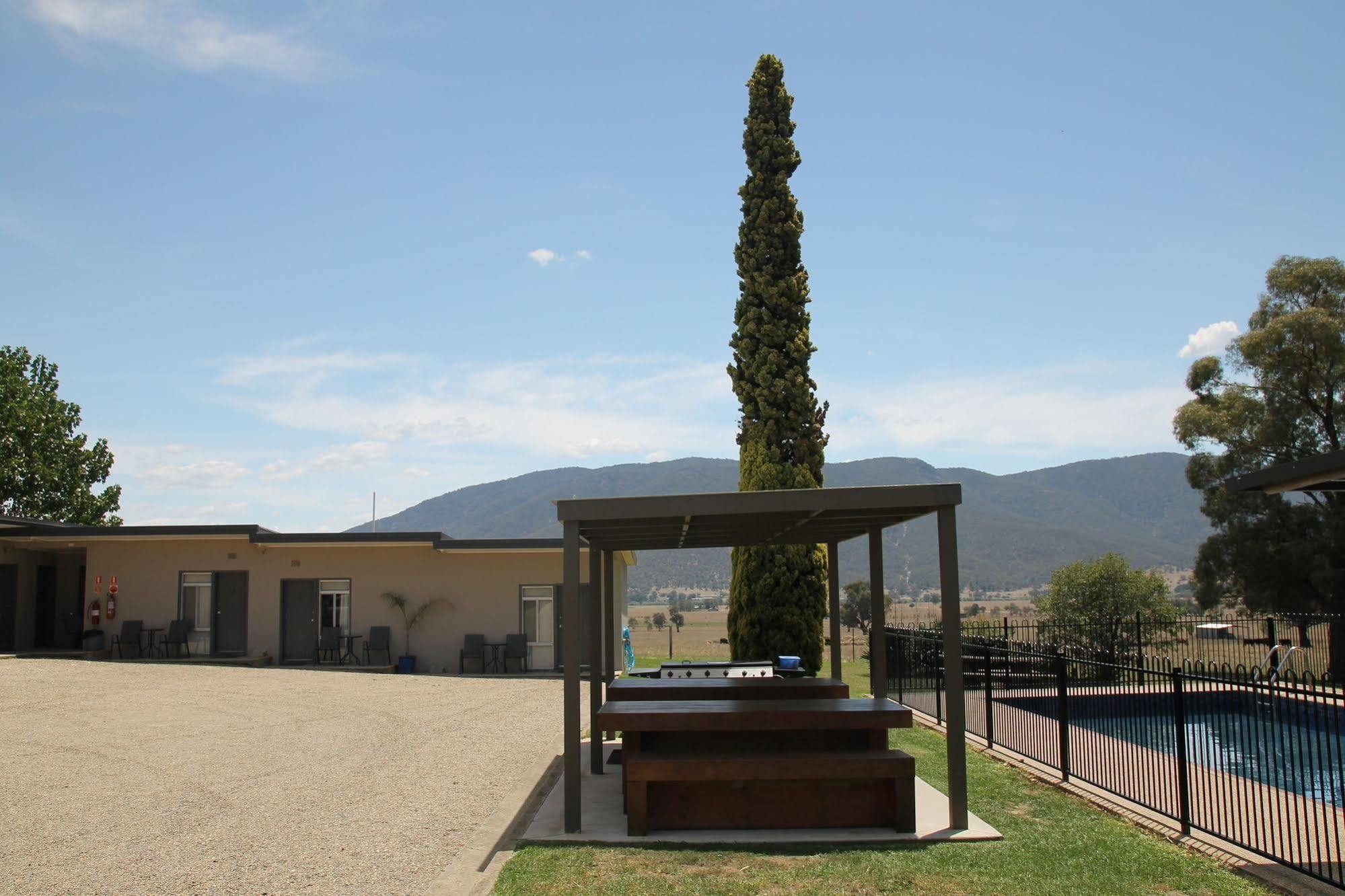 Mountain View Motel Corryong Exterior photo