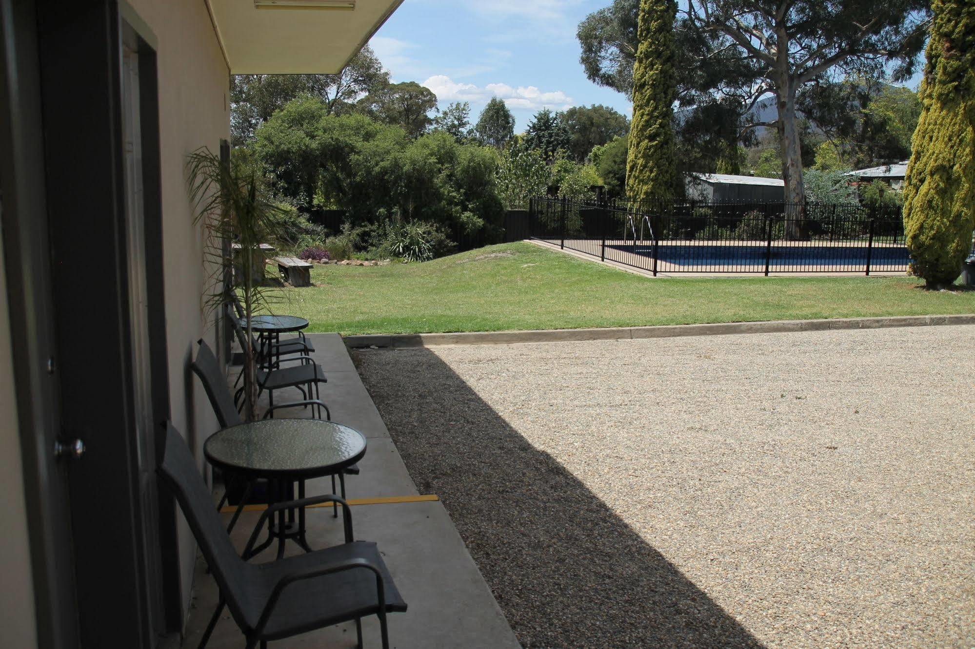 Mountain View Motel Corryong Exterior photo