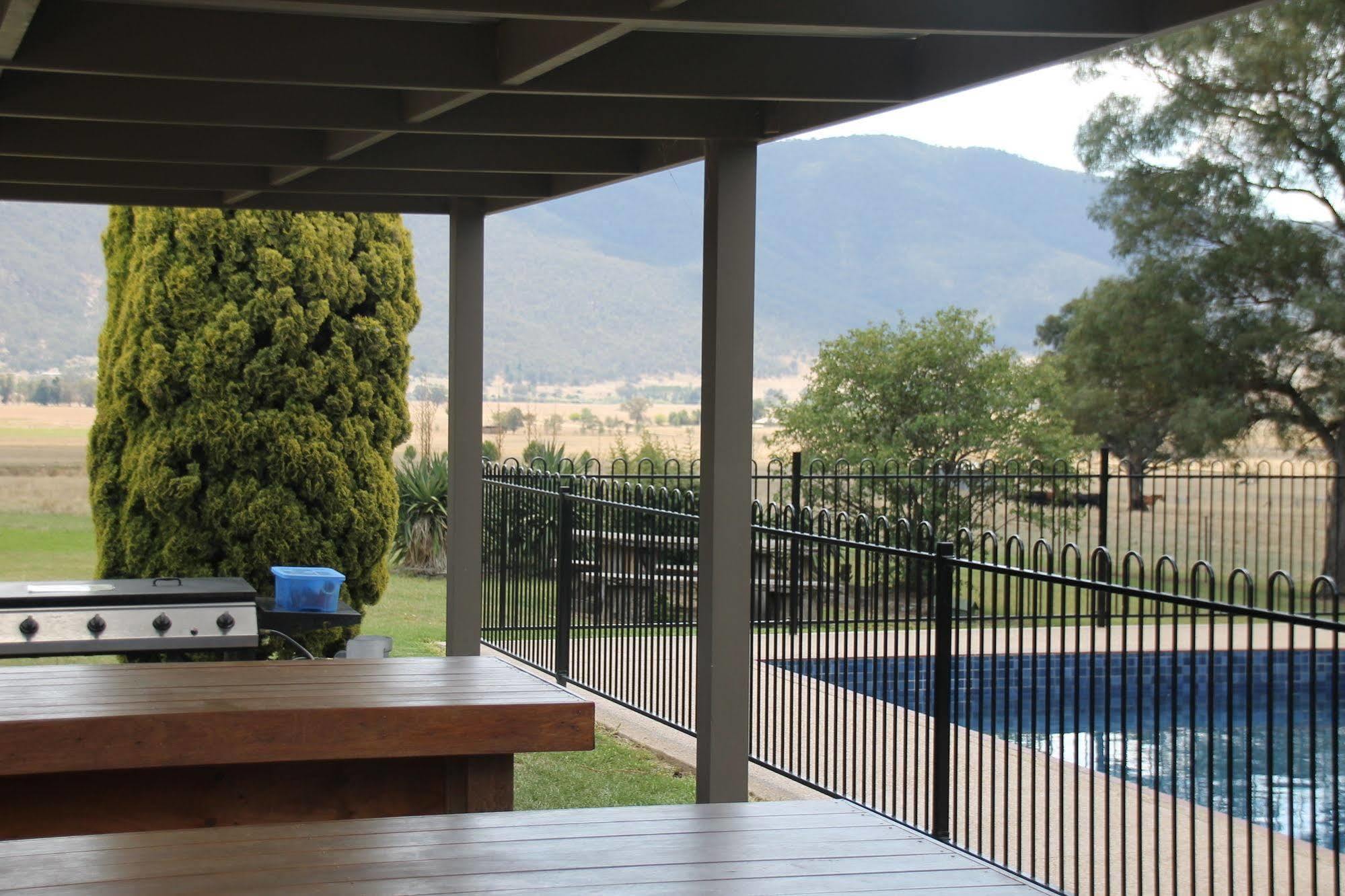 Mountain View Motel Corryong Exterior photo