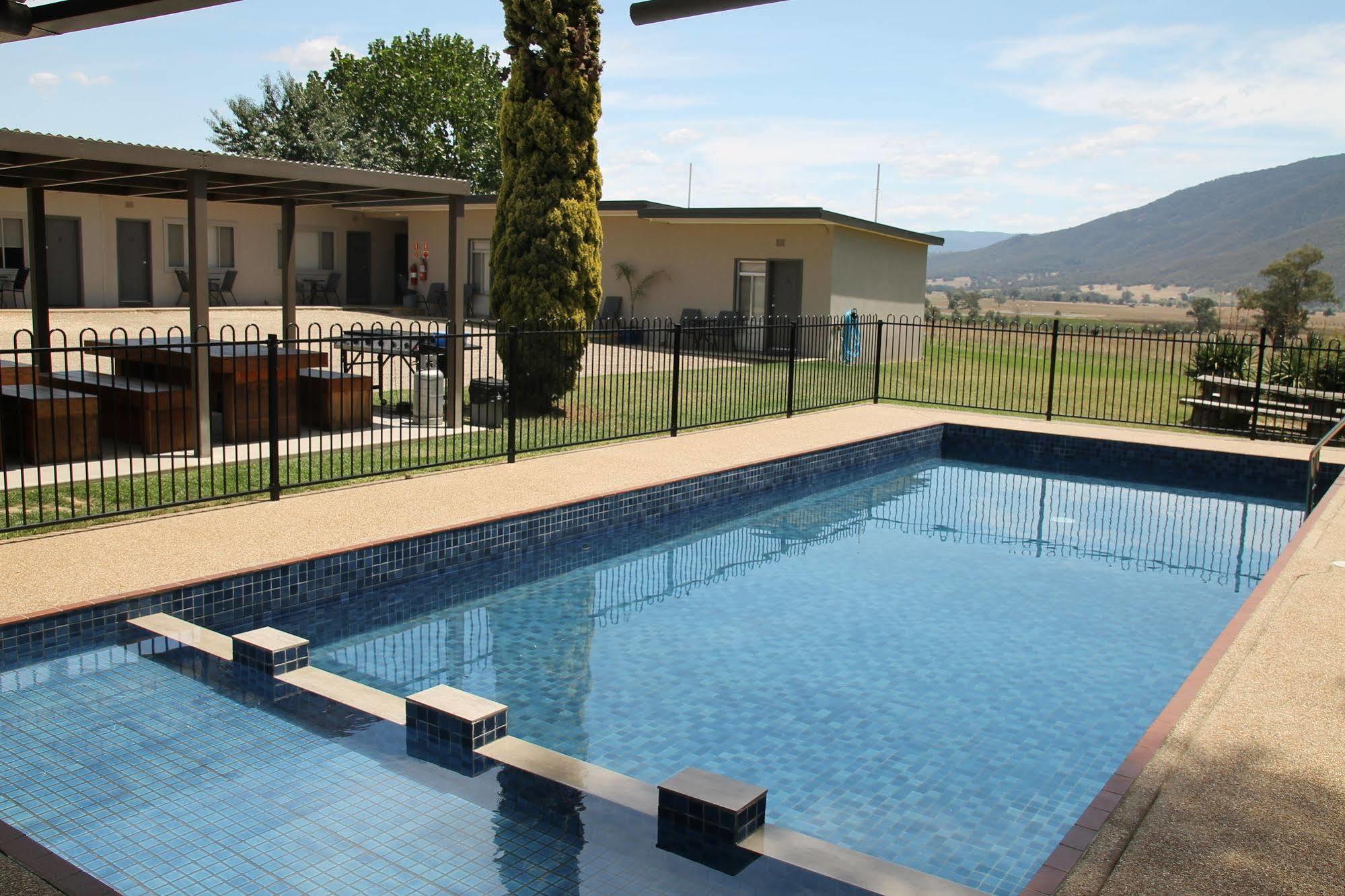 Mountain View Motel Corryong Exterior photo
